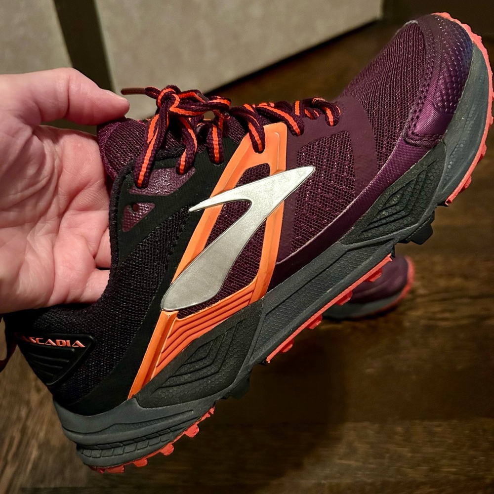Brooks Cascadia 12 trail athletic shoe, sz 7